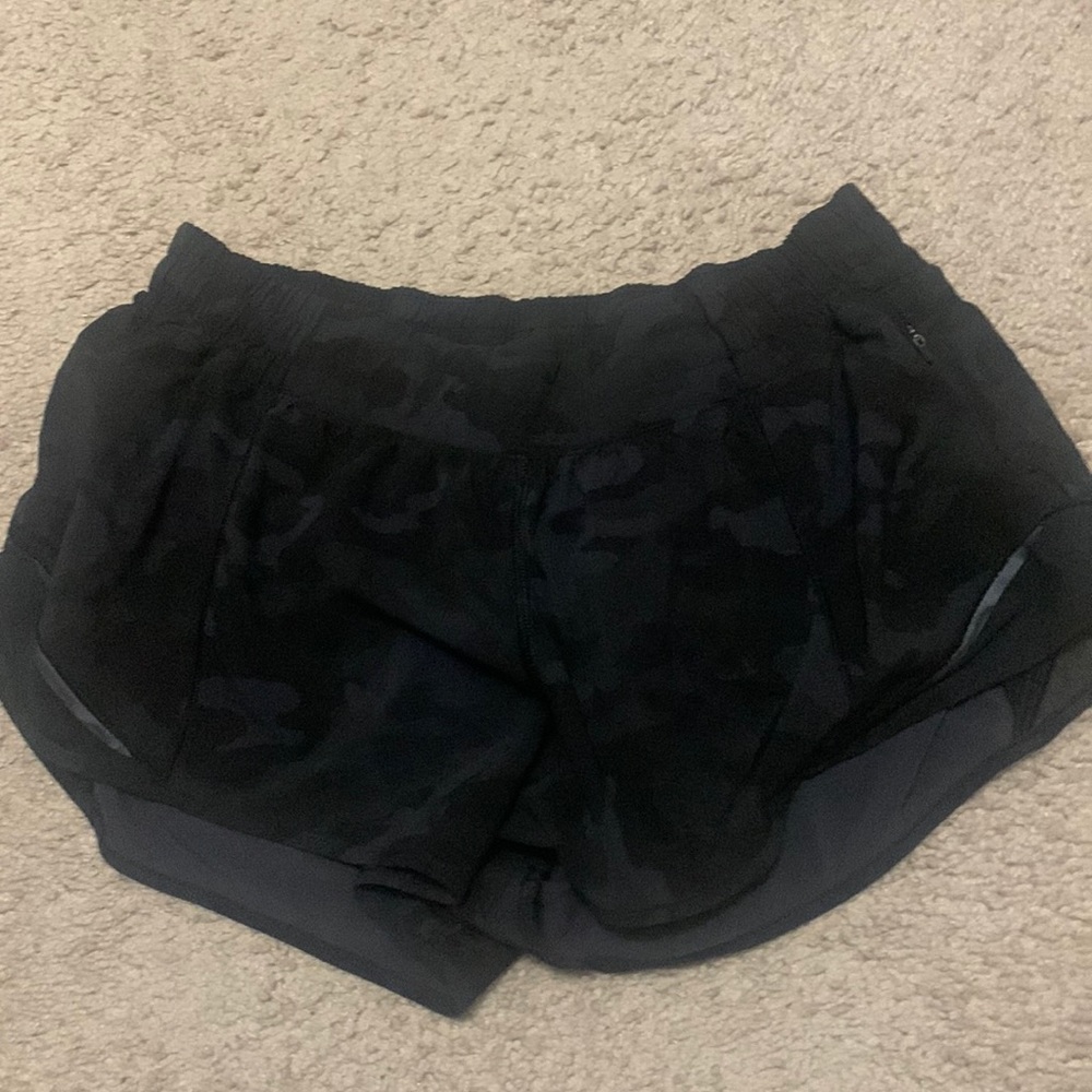 lululemon camo 2.5 inch hotty hots